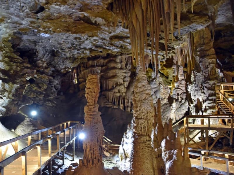 جولة مغارة كراجا وبحيرة ليميني - صورة 2